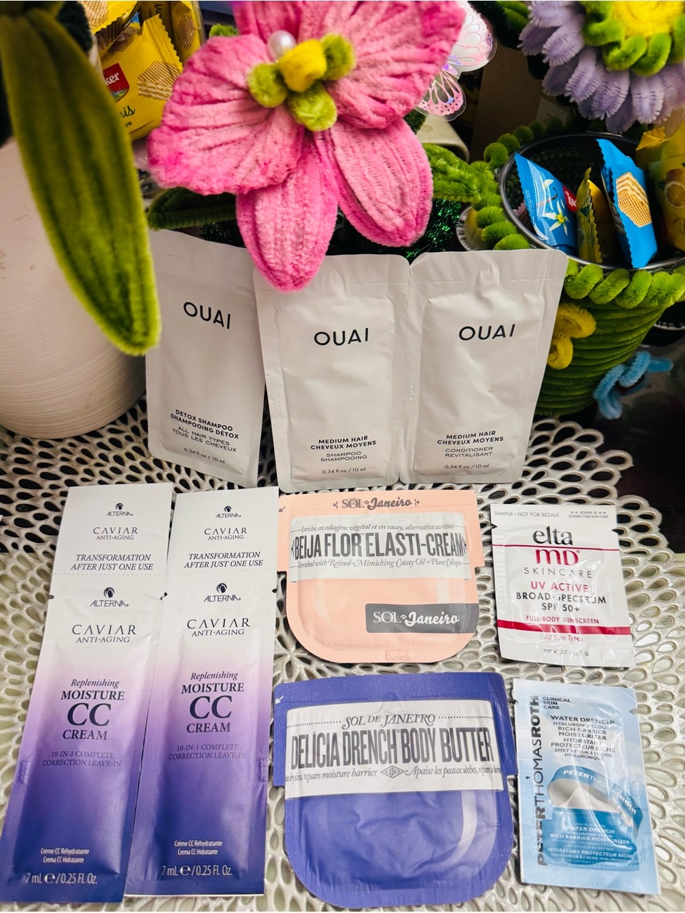 OUAI Hair Sachet Trio + Skin Care Sampler Set - White